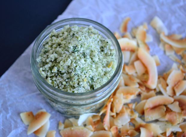Herb & Garlic Coconut Chips | Life Healthfully Lived